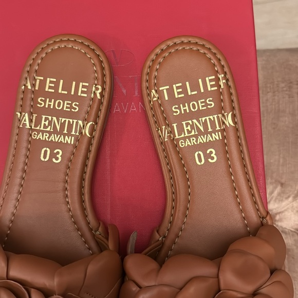 Valentino slides - Picture 3 of 6